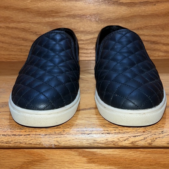 Steve Madden Ecentrcq Womens 9 Black Quilted Slip On Round Toe Sneaker Flats - Picture 2 of 9